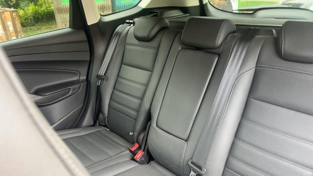 Ford Kuga image 3