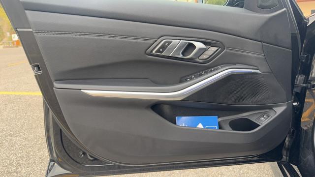 Bmw 340i image 9