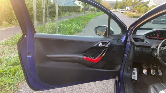 Peugeot 208 image 6