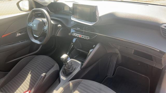 Peugeot 208 image 6