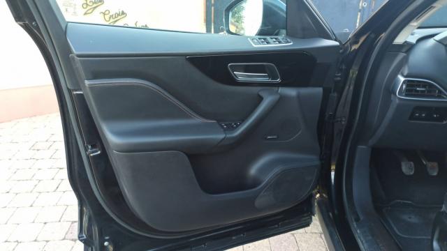 Jaguar F-Pace image 2