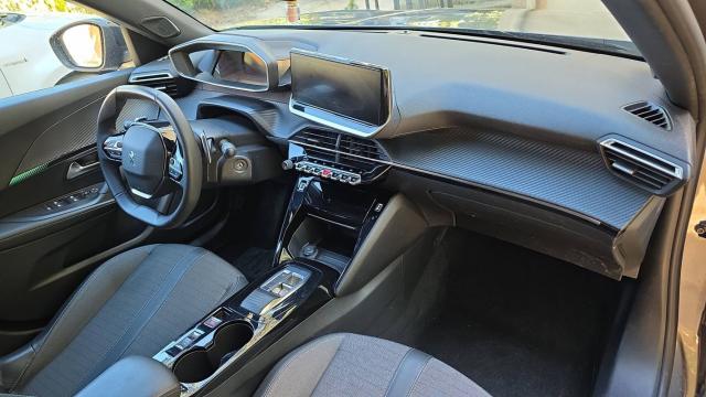 Peugeot 2008 image 2