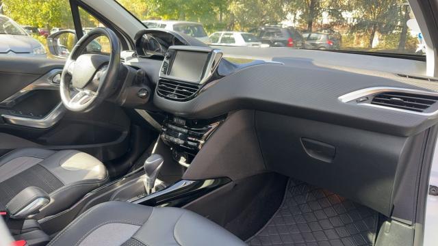 Peugeot 2008 image 6
