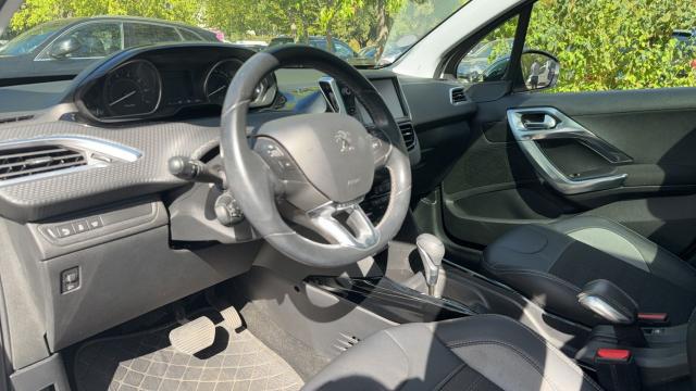 Peugeot 2008 image 2
