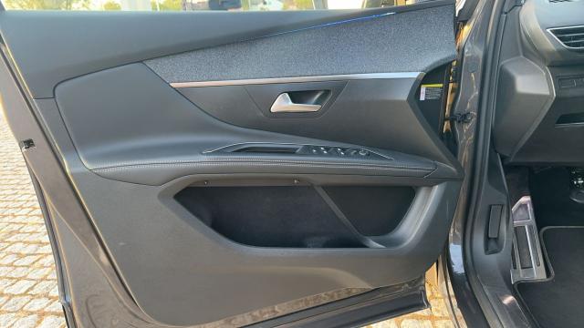 Peugeot 5008 image 1