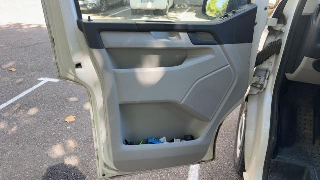 Volkswagen Transporter image 6