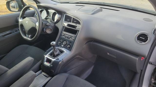 Peugeot 5008 image 1