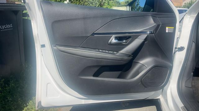 Peugeot 208 image 6
