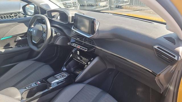Peugeot 208 image 9