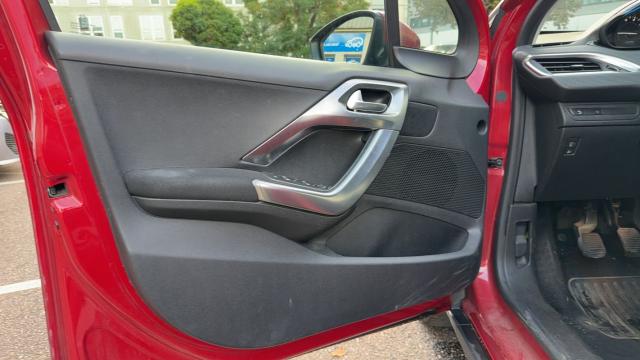 Peugeot 2008 image 8
