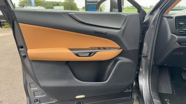 Lexus Nx 450h+ image 4