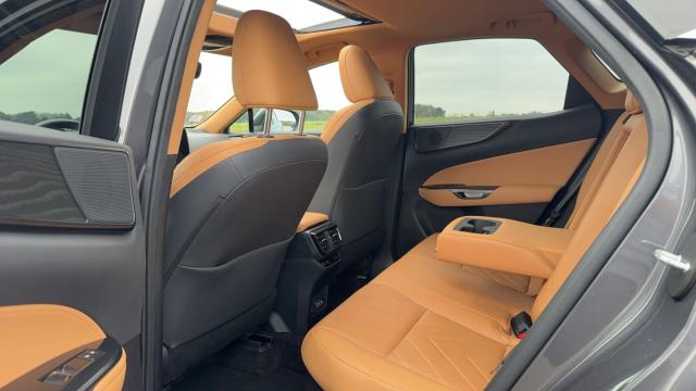 Lexus Nx 450h+ image 7