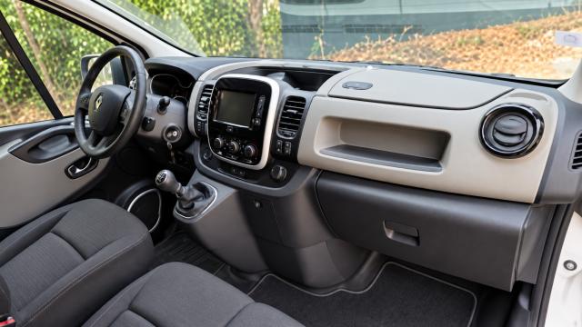 Renault Trafic image 2