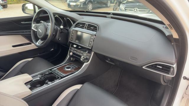 Jaguar Xe image 9