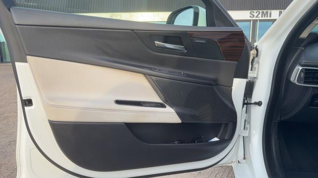 Jaguar Xe image 6