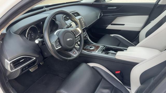 Jaguar Xe image 3