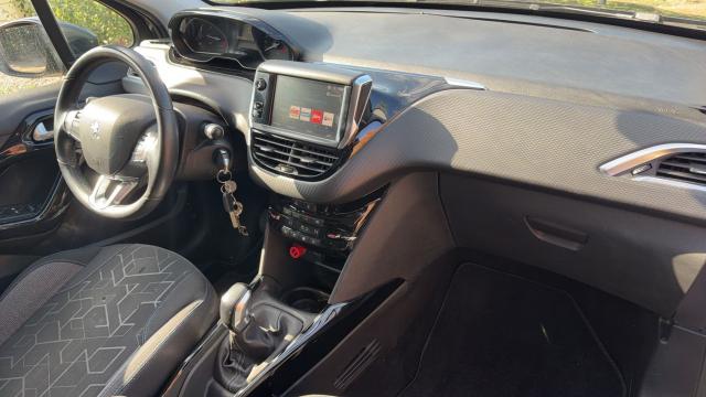 Peugeot 2008 image 8