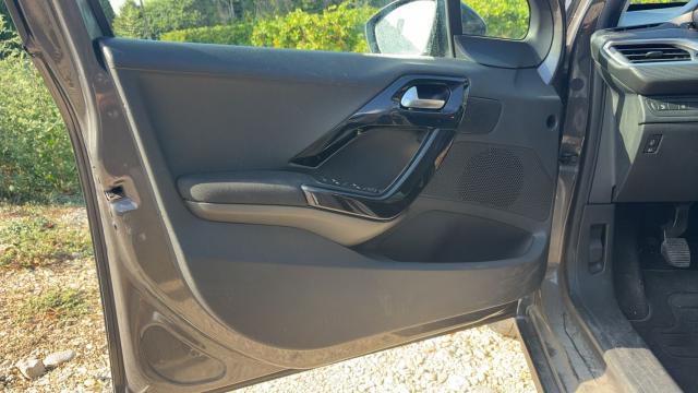 Peugeot 2008 image 9