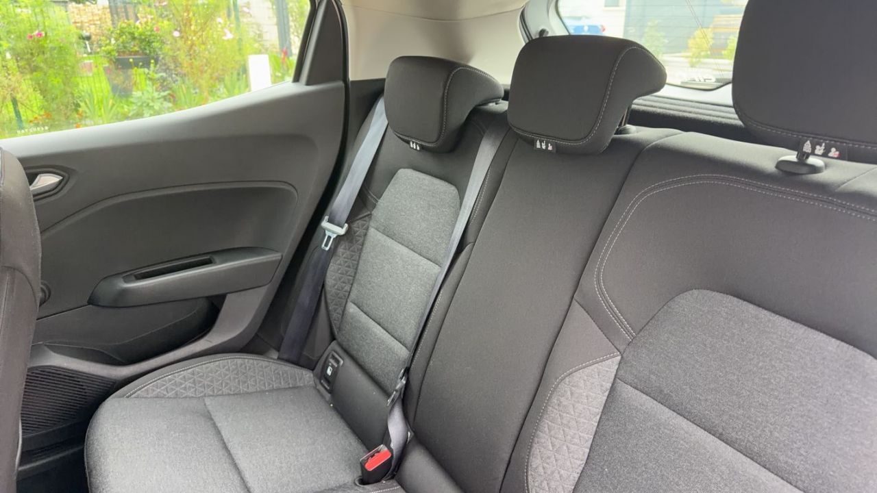 Renault Clio à Saint Laurent De Brevedent – photo 1
