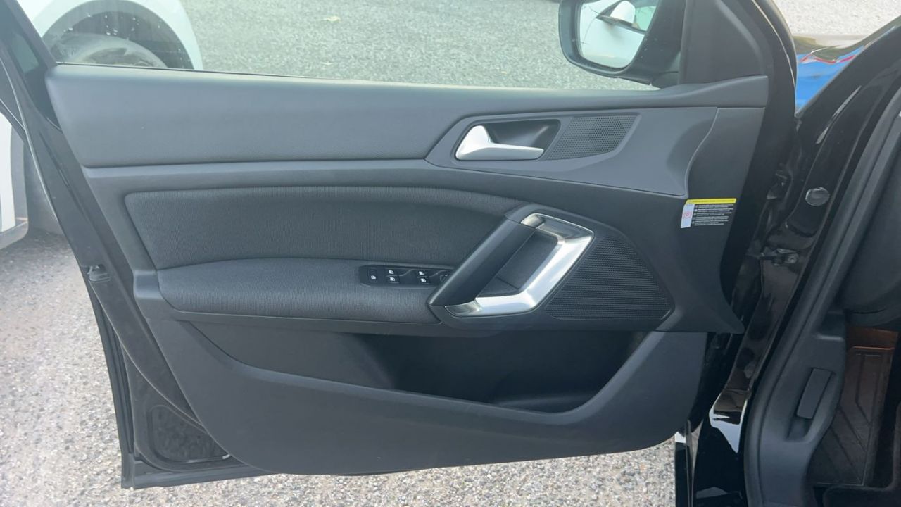 Peugeot 308 Sw à Vitrolles – photo 1