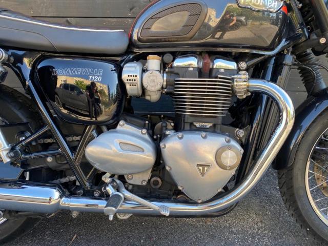 Triumph Bonneville image 2