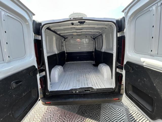 Renault Trafic image 2