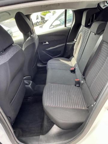 Peugeot 208 image 8