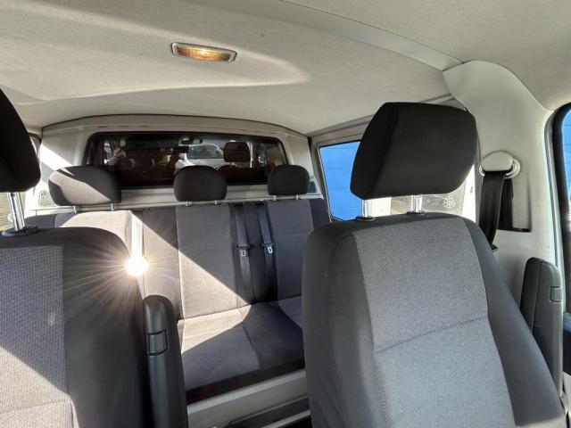 Volkswagen Transporter image 2