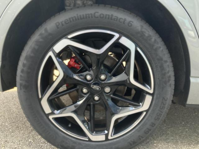 Ford Kuga image 8