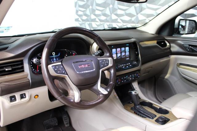 Gmc Acadia image 9