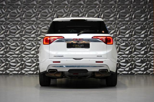 Gmc Acadia image 2