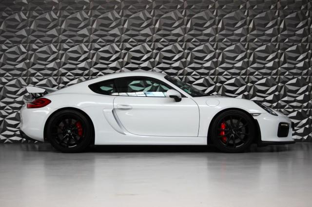 Porsche Cayman image 2