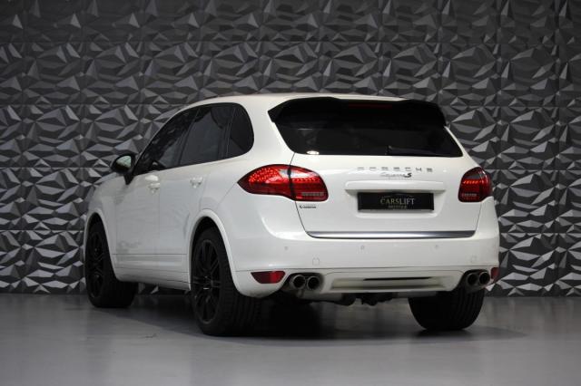Porsche Cayenne image 8