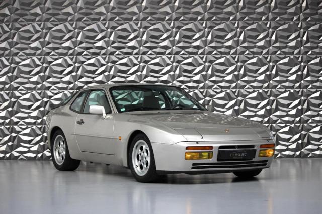 Porsche 944 image 6