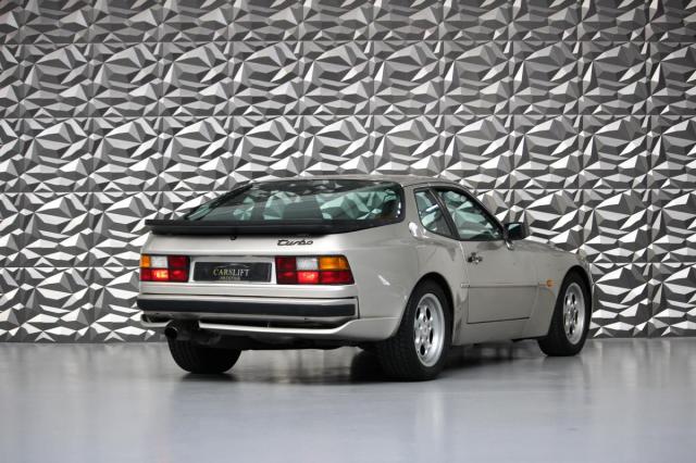 Porsche 944 image 4