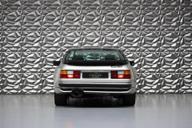 Porsche 944 image 1