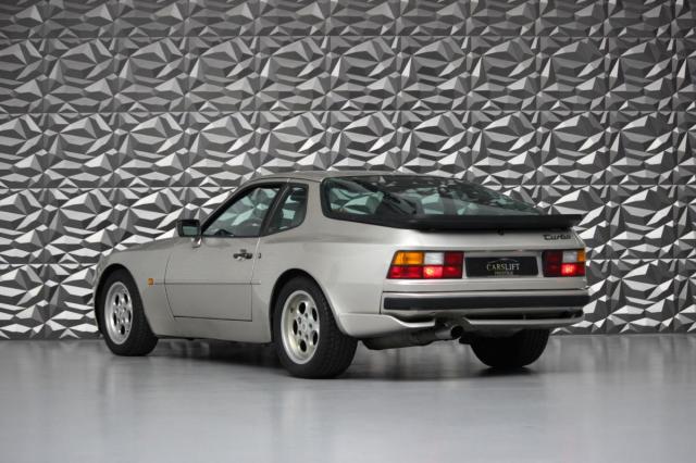 Porsche 944 image 7