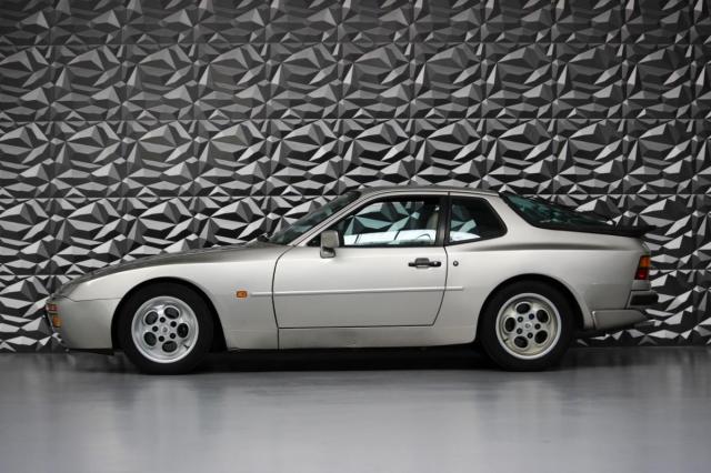 Porsche 944 image 5
