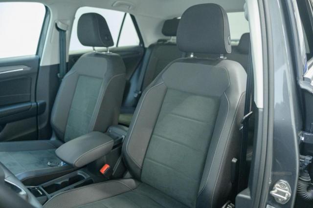 Volkswagen T-Roc image 9