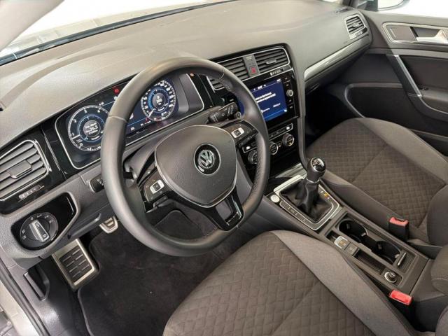 Volkswagen Golf image 6