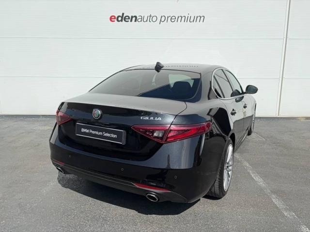 Alfa Romeo Giulia image 2