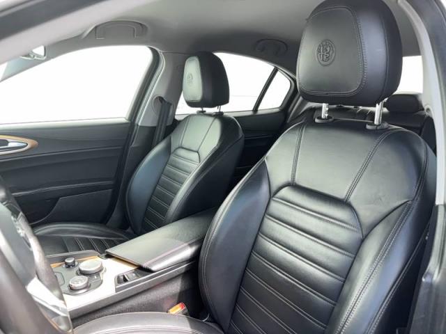 Alfa Romeo Giulia image 5