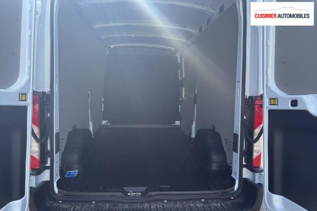 Ford Transit image 3