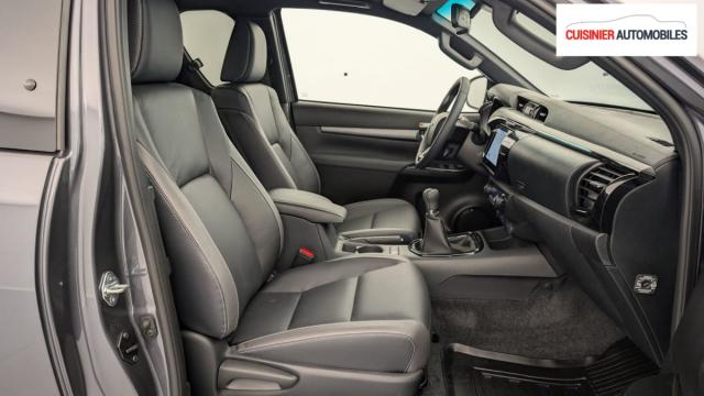 Toyota Hilux image 2