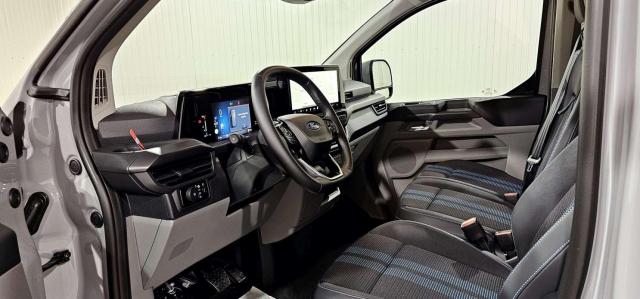 Ford Transit Custom image 3