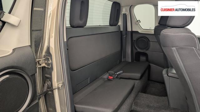 Toyota Hilux image 2