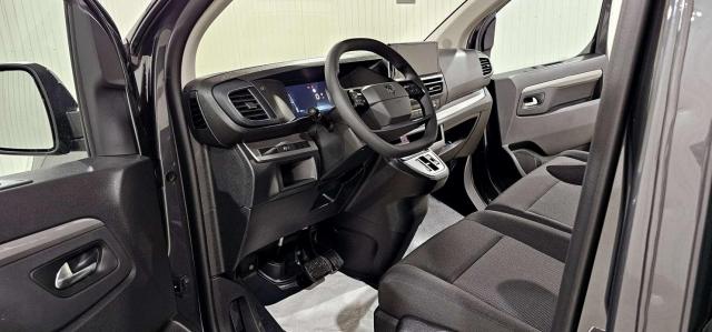 Peugeot Traveller image 8