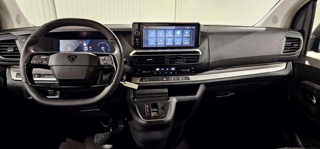 Peugeot Traveller image 2