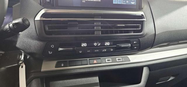 Peugeot Traveller image 3