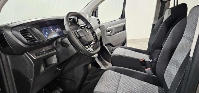 Peugeot Traveller image 9